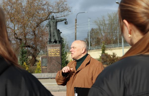 В преддверии празднования 80-летия Победы в Великой Отечественной войне для учащихся Центра «Интеллект» организован цикл экскурсий, посвящённых «Малой дороге жизни». В преддверии празднования 80-летия Победы в Великой Отечественной войне для учащихся Центра «Интеллект» организован цикл экскурсий, посвящённых «Малой дороге жизни».