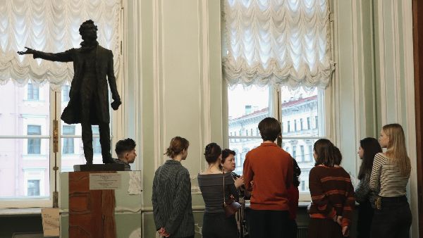 «Он победил и время и пространство…» «Он победил и время и пространство…»