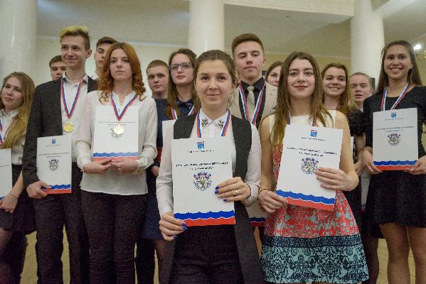 27 апреля 2017 г. в здании Двенадцати коллегий Санкт-Петербургского государственного университета прошла торжественная церемония чествования победителей и призёров регионального этапа всероссийской олимпиады школьников Ленинградской области. 27 апреля 2017 г. в здании Двенадцати коллегий Санкт-Петербургского государственного университета прошла торжественная церемония чествования победителей и призёров регионального этапа всероссийской олимпиады школьников Ленинградской области.