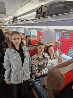 Участники четвертьфинала телевизионной гуманитарной олимпиады «Умницы и умники» отправились в Москву Участники четвертьфинала телевизионной гуманитарной олимпиады «Умницы и умники» отправились в Москву